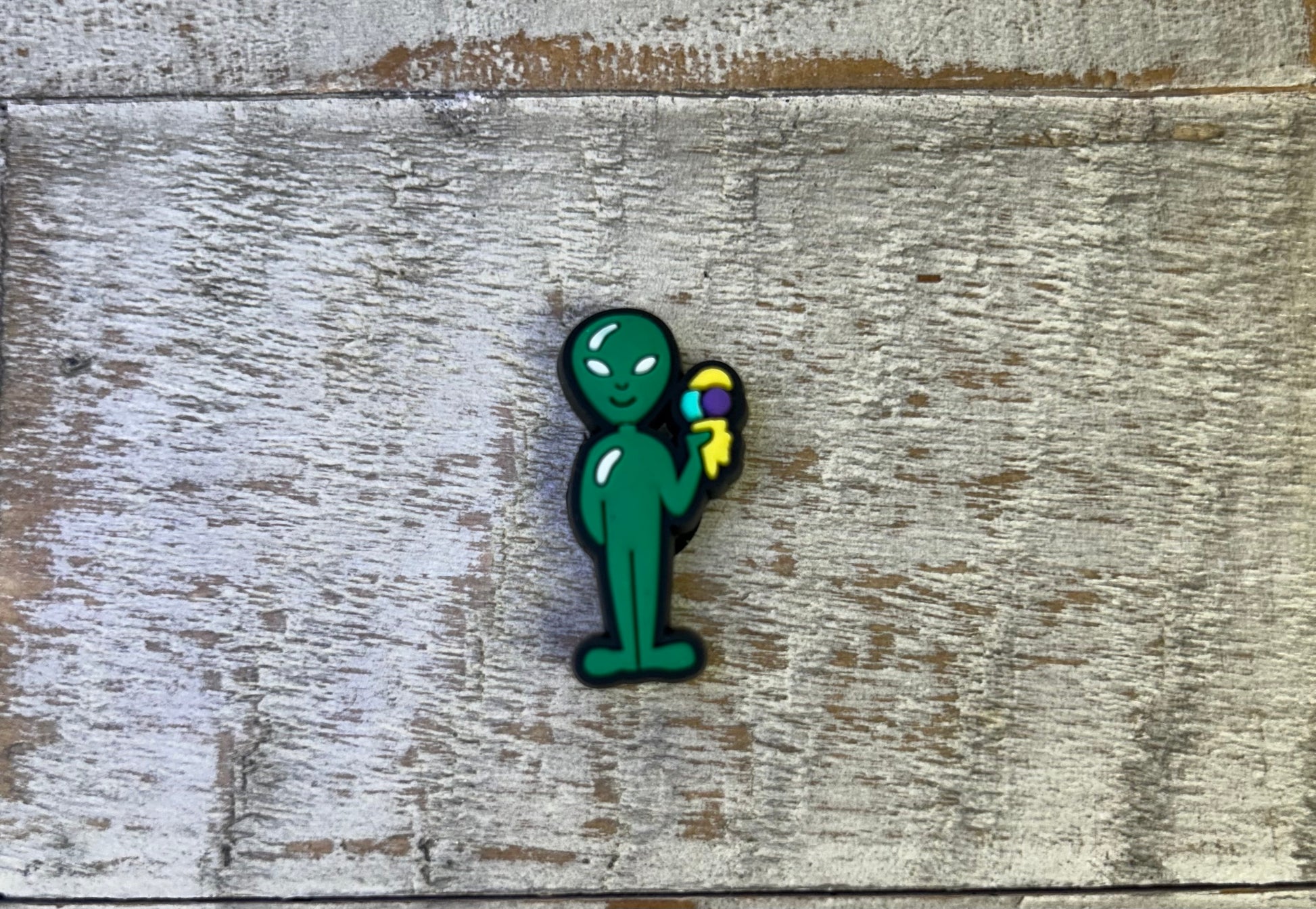 Green Alien eating ice cream cone Shoe Charm